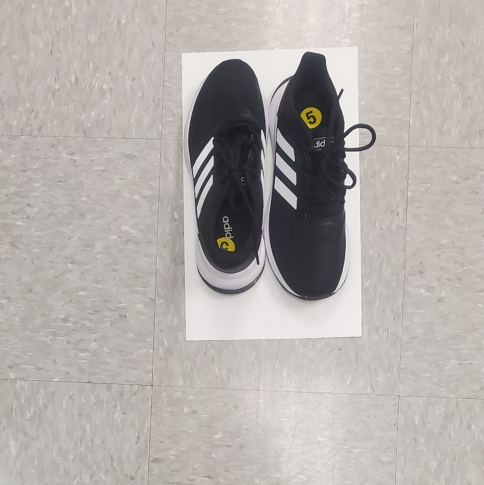 Black and White Adidas Sneakers size 5